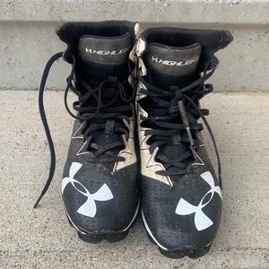 Youth 5.5 Under Armour football cleats